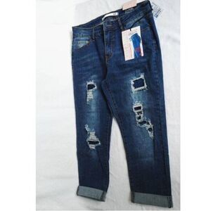 Claire  Women's ‎ Lift Butt Curvy Distressed Capri